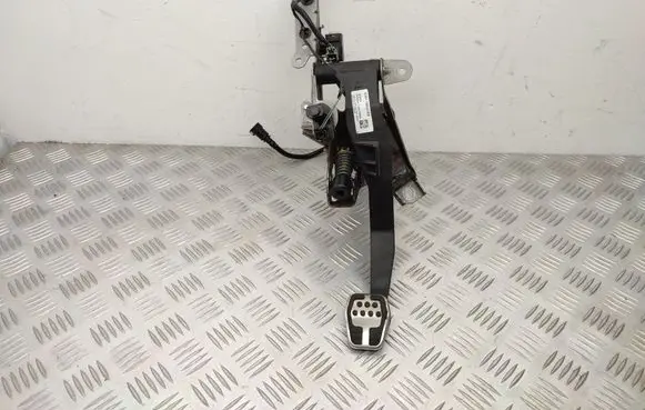 Ford Focus Clutch pedal EV617B633EB
