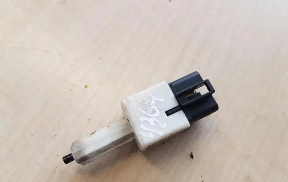 Honda CR-V Brake pedal sensor switch M28988