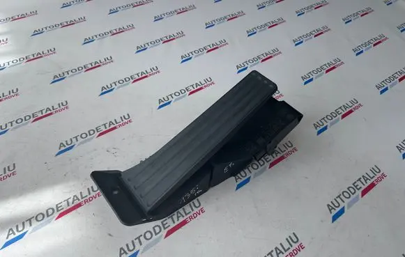 BMW 1 E82 E88 Accelerator throttle pedal 6793743 35426793743 5A47456