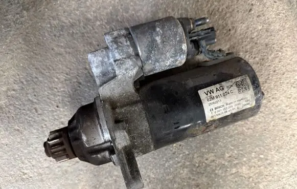 Volkswagen Caddy Starter motor 02M911024C