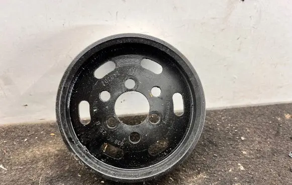 Volkswagen Sharan Power steering pump pulley 038145255B