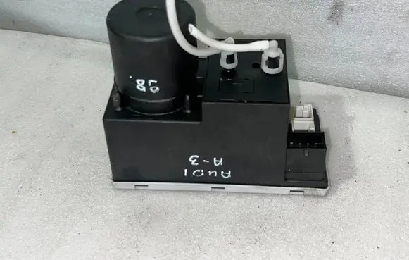 Audi A3 S3 8L Central locking vacuum pump 8L0862257K