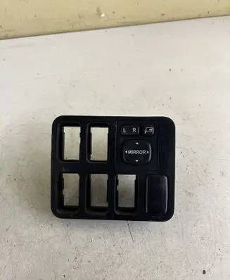 Wing mirror switch