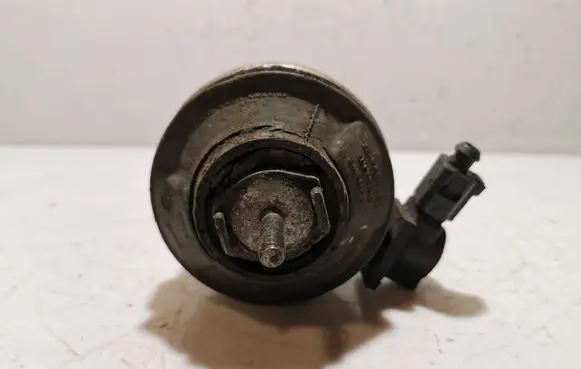 Audi A4 S4 B5 8D Engine mount bracket W1784374