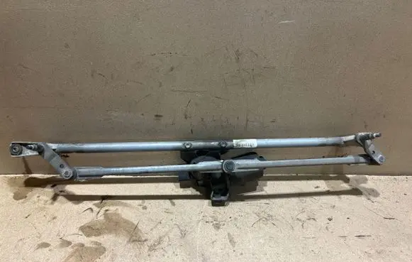 Land Rover Discovery 3 - LR3 Front wiper linkage 