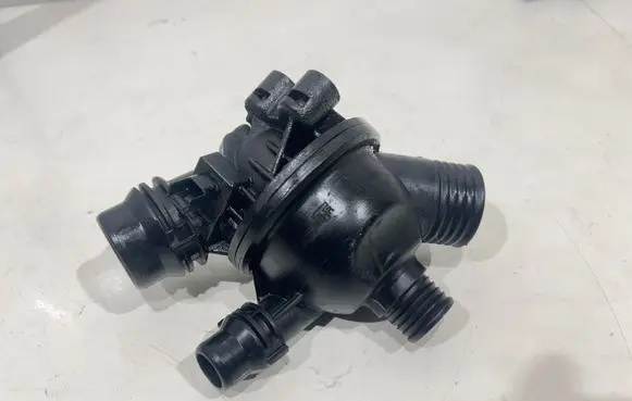 Thermostat/thermostat housing