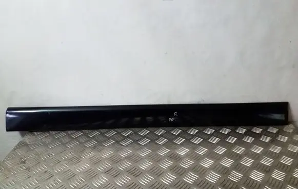 Audi A6 S6 C4 4A Front door trim (molding) 4A0853952A