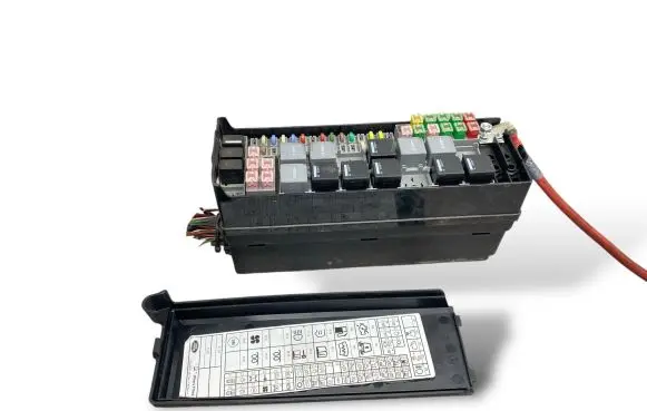 Land Rover Discovery 3 - LR3 Fuse box set 8H2214290ABA 8H2214290 273522610
