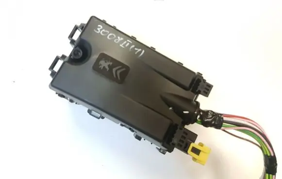 Peugeot 3008 II Fuse module 9675730380 44254201
