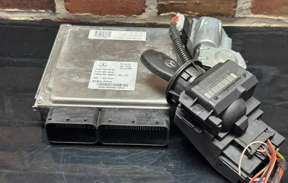 Mercedes-Benz Sprinter W906 Engine control unit/module A6519003403 A6519013502 28587404A0