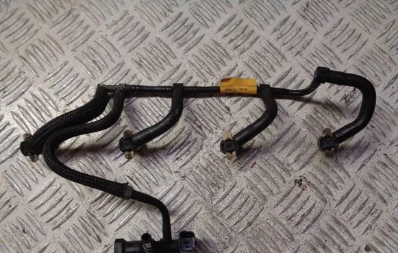 Nissan Pulsar Fuel return line/hose 166714557R