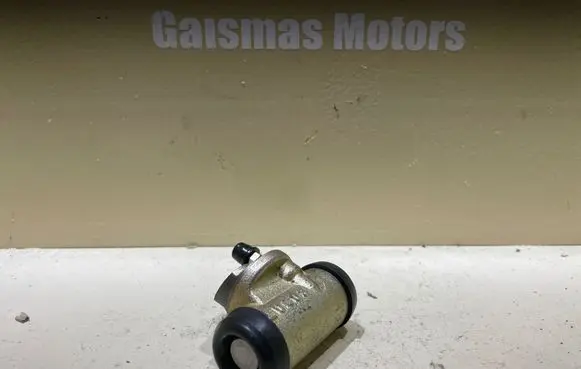 Peugeot 205 Rear brake cylinder 32967119