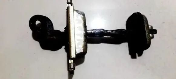 Hyundai Lantra I Rear door check strap stopper