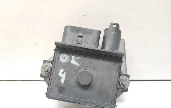 BMW 1 E81 E87 Glow plug pre-heat relay E2110022367