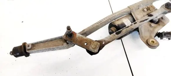 Volvo V70 Front wiper linkage and motor 8648345