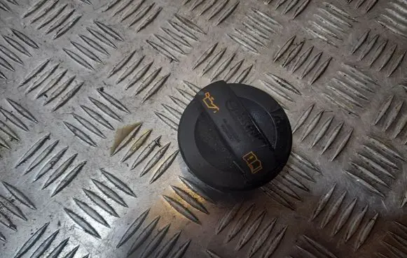 Audi A8 S8 D4 4H Oil filler cap 079103485