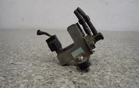 Toyota Yaris Turbo system vacuum part 2581933030