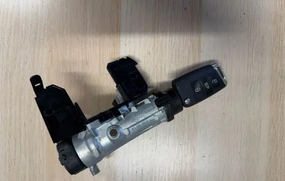 Seat Ibiza IV (6J,6P) Ignition lock 1K0905851