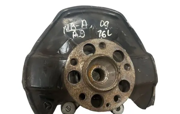 Mercedes-Benz A W169 Front wheel hub 690490