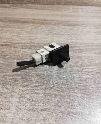 Mercedes-Benz E W211 Front door sensor coupe 2028209410