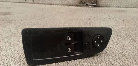 BMW 1 E81 E87 Electric window control switch 6952006