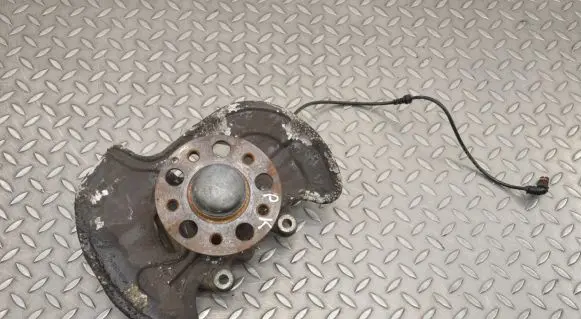 Mercedes-Benz E C207 W207 Front wheel hub
