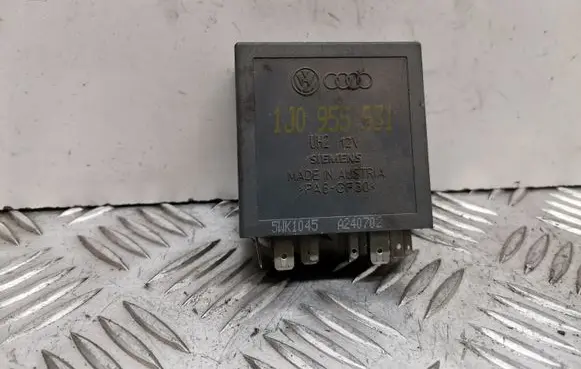 Volkswagen PASSAT B5.5 Window wiper relay 1J0955531