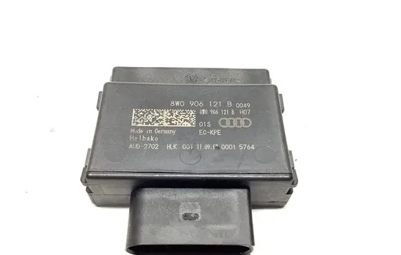 Audi A5 Fuel injection pump control unit/module 8W0906121B