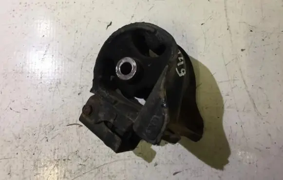 Honda Civic Engine mount bracket