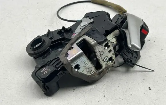 Toyota Prius+ (ZVW40) Front door lock 