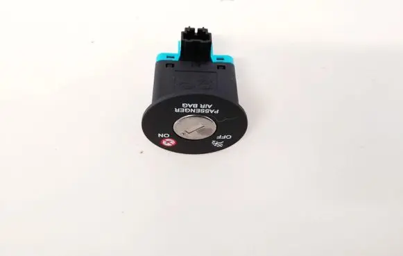 Hyundai Tucson TL Passenger airbag on/off switch 