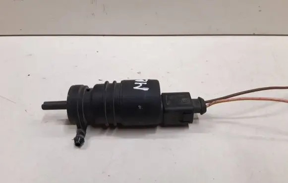 Mercedes-Benz E W211 Windscreen/windshield washer pump A0335450228