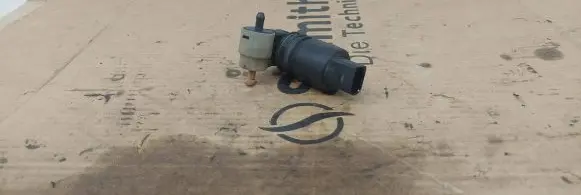 Volkswagen Golf IV Windscreen/windshield washer pump PA6GBGF3