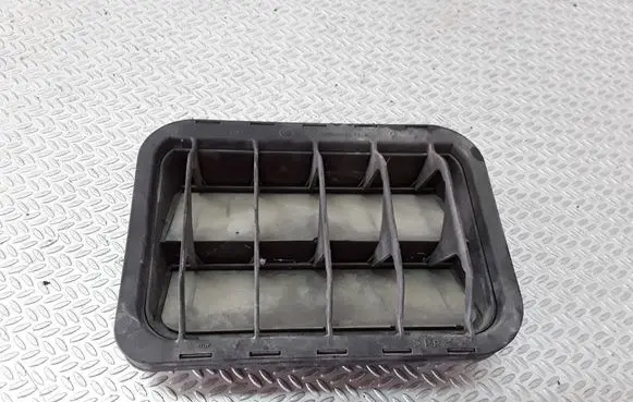 Mercedes-Benz C W203 Quarter panel pressure vent 2038300142