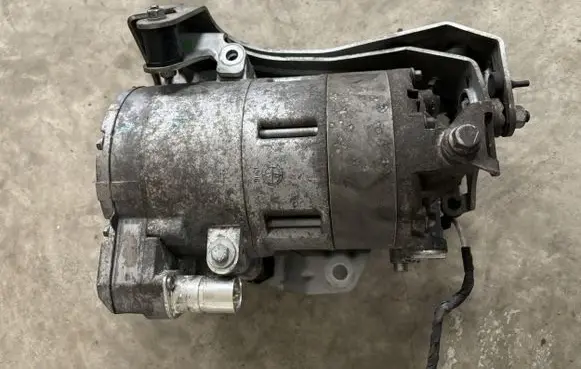 BMW i8 Air conditioning (A/C) compressor (pump) 6830621