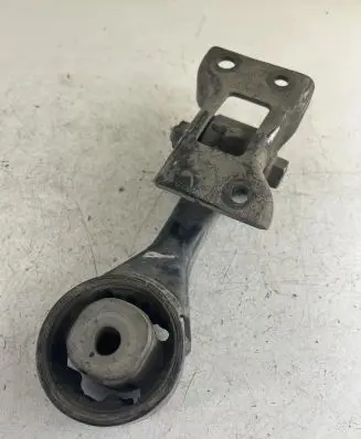 Toyota Yaris Engine mount bracket
