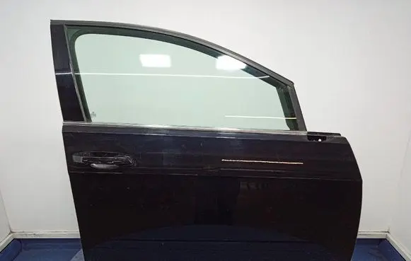 Volkswagen Golf Sportsvan Front door 