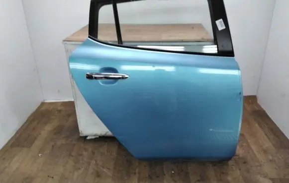 Nissan Leaf I (ZE0) Rear door