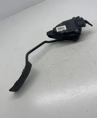 Mitsubishi Carisma Accelerator throttle pedal 30865642 M865642 6PV00830100