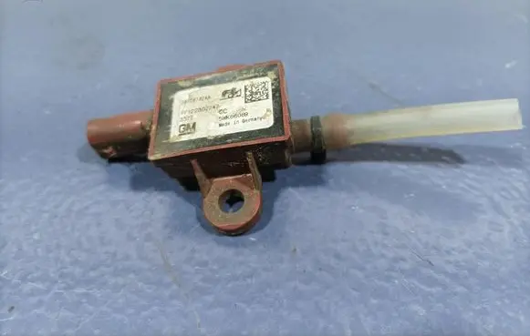 Opel Insignia A Airbag deployment crash/impact sensor 39108782