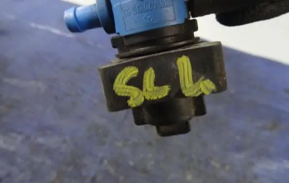 Mercedes-Benz SLK R171 Turbo solenoid valve 0004703693