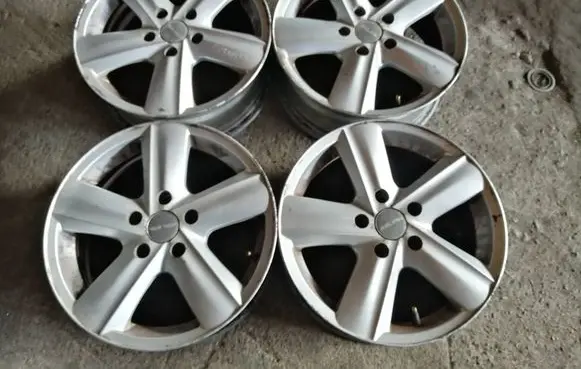 Toyota Avensis T250 R16 alloy rim