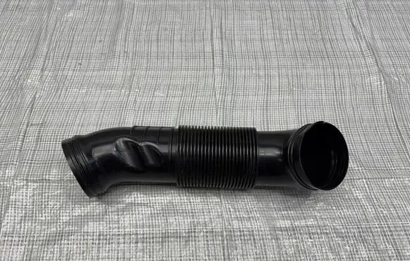 Maserati GranTurismo Air intake hose/pipe 670158447