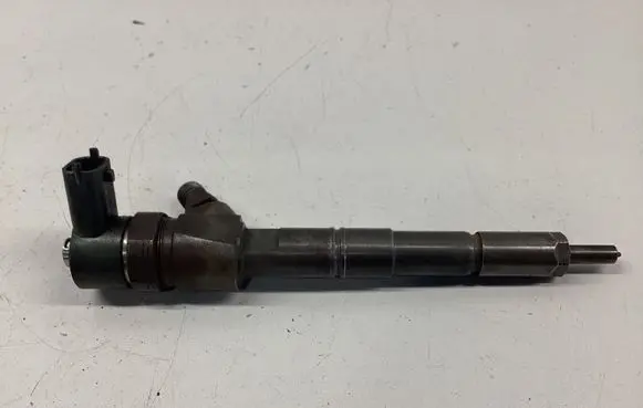Opel Insignia A Fuel injector 0445110327