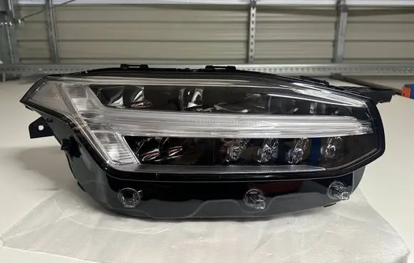 Volvo XC90 Headlight/headlamp 31656995