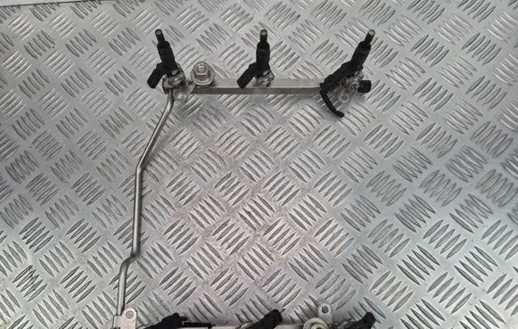 Mercedes-Benz C W204 Fuel main line pipe A2720700995