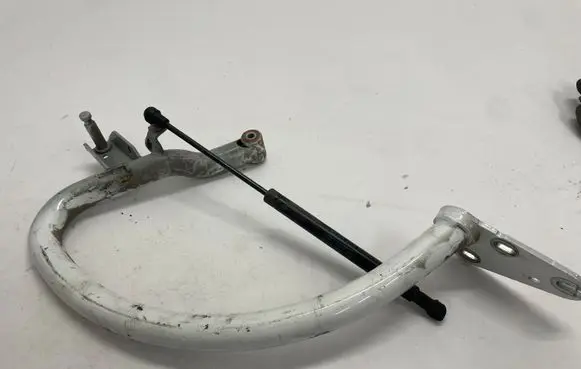 Audi S5 Tailgate/trunk/boot hinge
