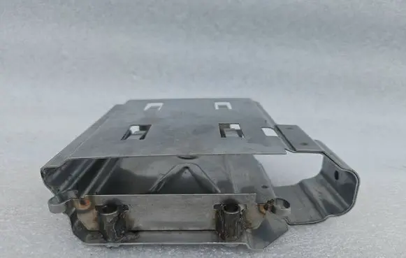 Audi A8 S8 D2 4D Engine control unit holder 8E0907411