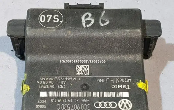 Volkswagen PASSAT B6 Gateway control module 3C0907530C