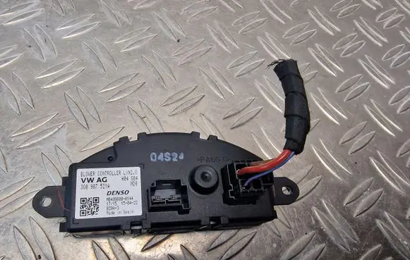 Volkswagen PASSAT B8 Heater blower motor/fan resistor 3Q0907521A
